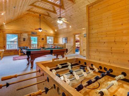 Moonlight Lodge 8 Bedrooms Hot Tub Wi-Fi Pool Sleeps 40 - image 2