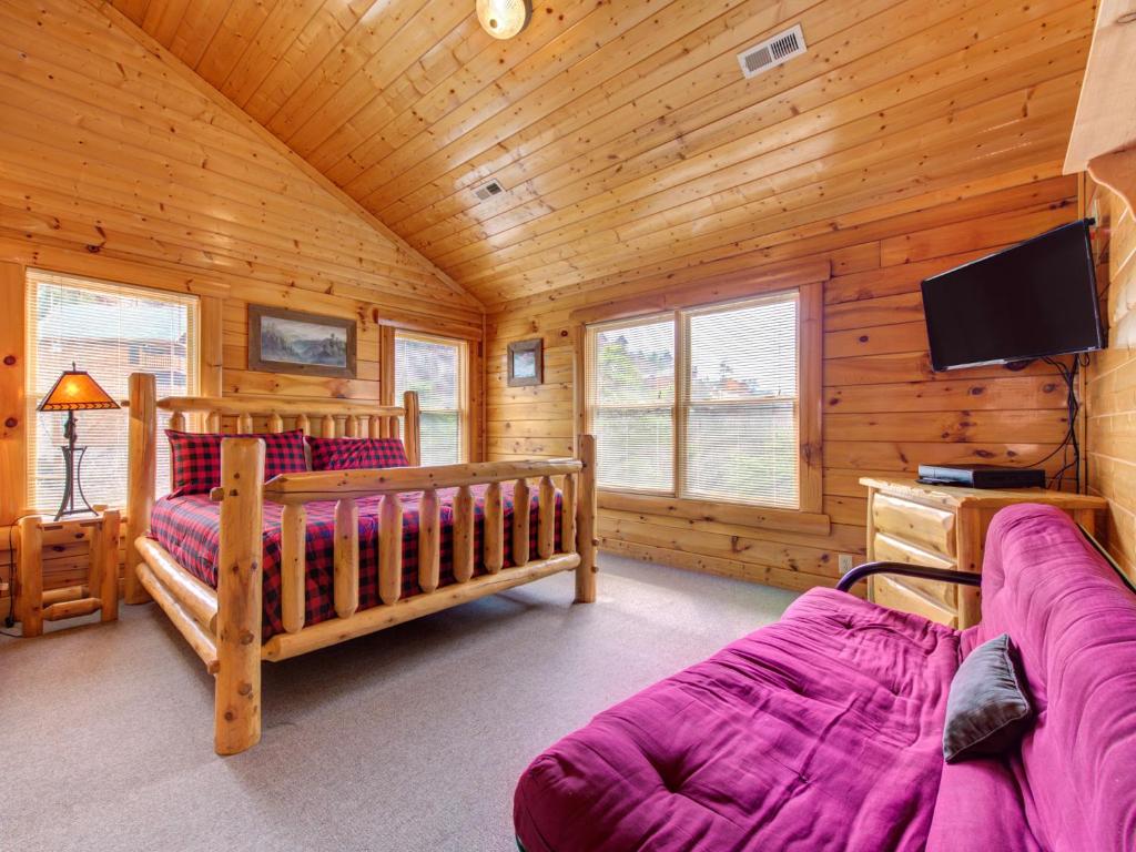 Moonlight Lodge 8 Bedrooms Hot Tub Wi-Fi Pool Sleeps 40 - image 5