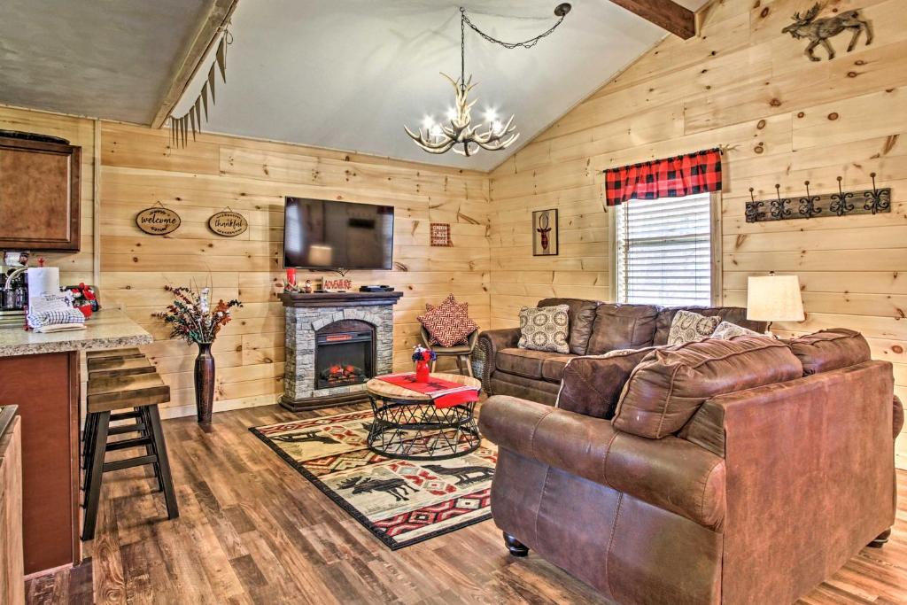 Red Moose Lodge Mtn Getaway with Hot Tub and Deck! - main image