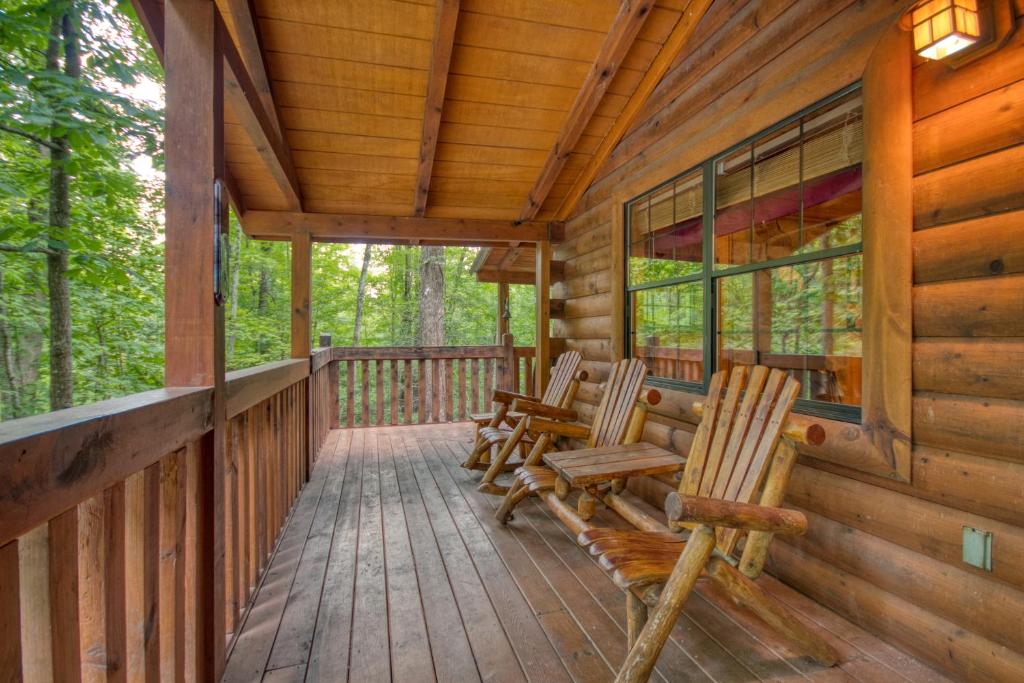 Secret Hideaway #195 by Aunt Bug's Cabin Rentals - image 3