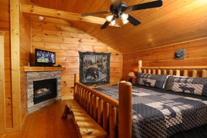 Black Bear Hibernation #2825 by Aunt Bug's Cabin Rentals - image 4