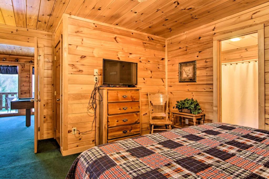 Quaint Sevierville Cabin with 2-Tier Deck and Hot Tub! - image 2