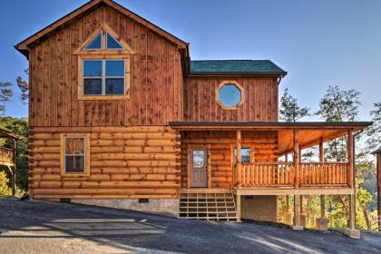 Bear Creek Retreat: High End Cabin with Indoor Pool Hot Tub and Pool Table! - image 1