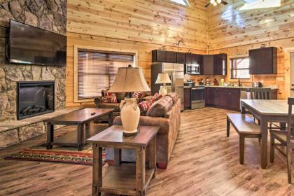 Bear Creek Retreat: High End Cabin with Indoor Pool Hot Tub and Pool Table! - image 2