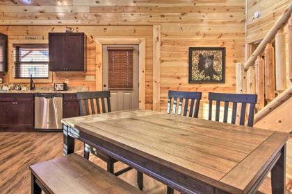 Bear Creek Retreat: High End Cabin with Indoor Pool Hot Tub and Pool Table! - image 3