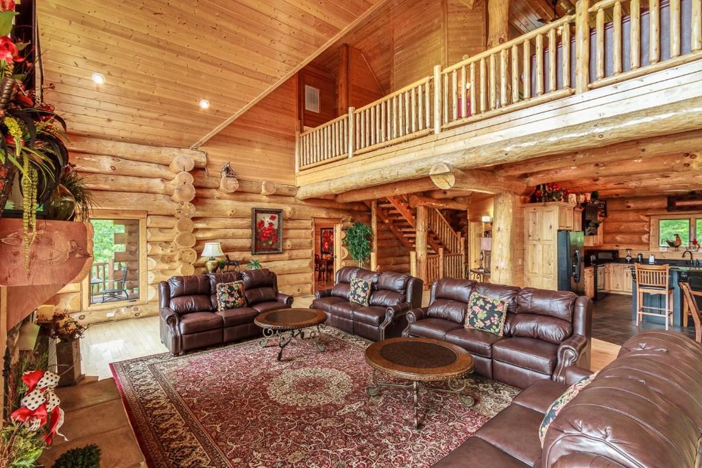 Big Bear Ridge Lodge - Breathtaking mountain views and private forest scenes in amazing large log cabin - image 7