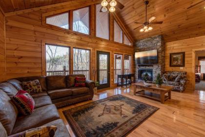 Hickory Hollow Lodge 8 Bedrooms Pool table theater Room WiFi Sleeps 20 Sevierville Tennessee