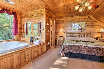 Panoramic Mtn Views Scenic Cabin with Hot Tub! - image 11