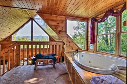 Panoramic Mtn Views Scenic Cabin with Hot Tub! - image 15