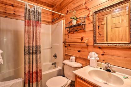 Panoramic Mtn Views Scenic Cabin with Hot Tub! - image 16