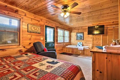 Panoramic Mtn Views Scenic Cabin with Hot Tub! - image 6