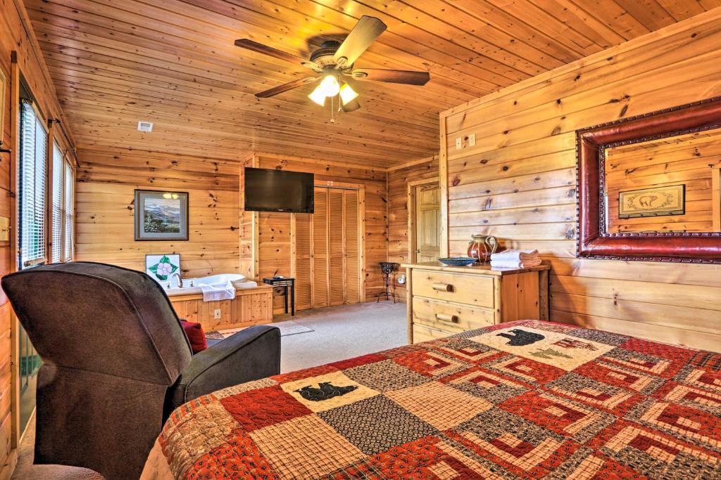 Panoramic Mtn Views Scenic Cabin with Hot Tub! - image 7