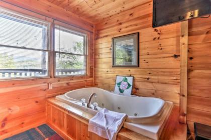 Panoramic Mtn Views Scenic Cabin with Hot Tub! - image 9