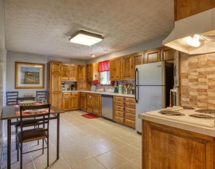 Apple Valley Hideaway - image 8