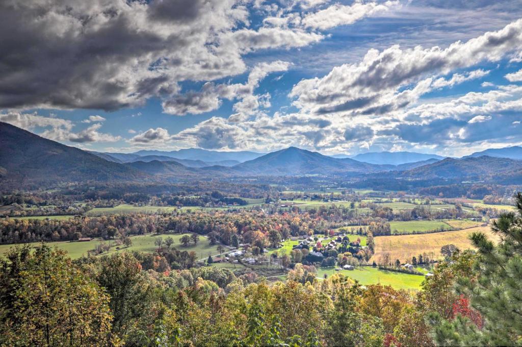 Smoky Mtn Retreat with Endless Views and Hot Tub! - image 7