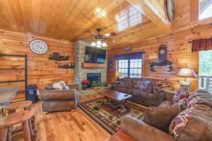 SmokyStays Bears Den Cabin - image 5