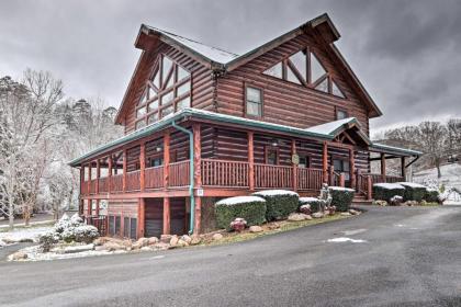 Grand Lodge with Hot Tub 12 Mi to Gatlinburg! - image 5