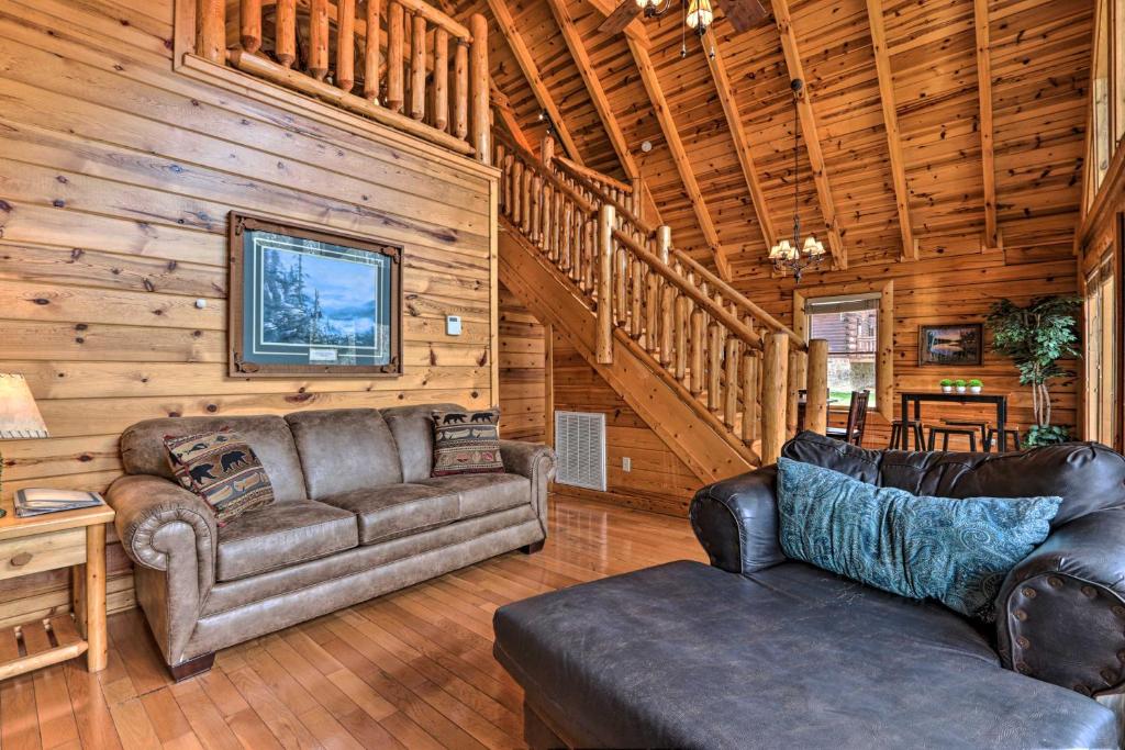 Luxe Smoky Mtn Cabin Indoor Pool and Fire Pit! - image 4