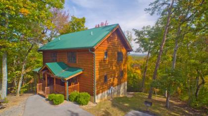 twisted Pines 4 Bedrooms Pool Hot tub Game Room Sleeps 16 Sevierville