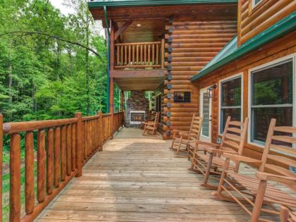 majestic Rendezvous 5 BRs New Build Hot tub Pool Access Sleeps 16 Sevierville