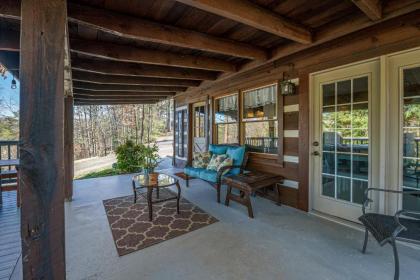 Wooded Bliss Hot Tub Single level Cabin with no Steps Rocking Chairs Fire Pit and Wooded Views - image 3