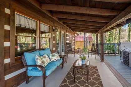 Wooded Bliss Hot Tub Single level Cabin with no Steps Rocking Chairs Fire Pit and Wooded Views - image 5