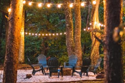 Little Pigeon Cabin   A cozy getaway with hot tub Tennessee