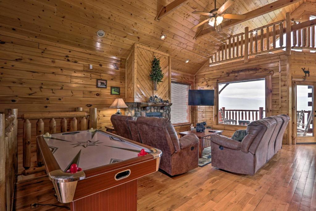 Million Mile View Cabin with Games and Mtn View - main image