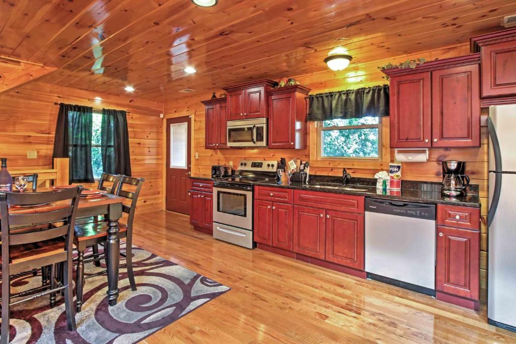 Pigeon Forge Cabin with Indoor Pool Games Large Deck - image 4