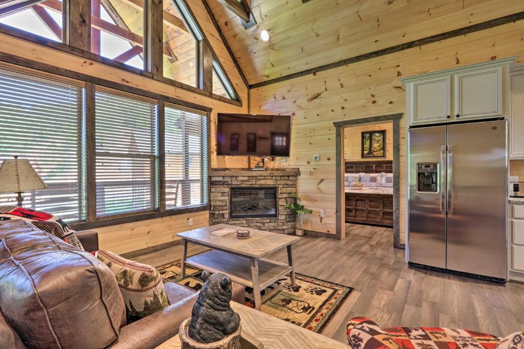 Smoky Mtn Peaceful Paradise with Indoor Pool! - image 4