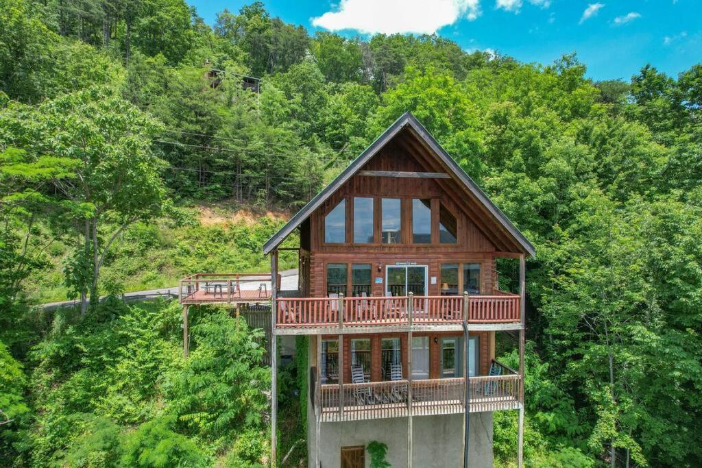 Peaks of Blue with Hot Tub and Theater Room - image 5