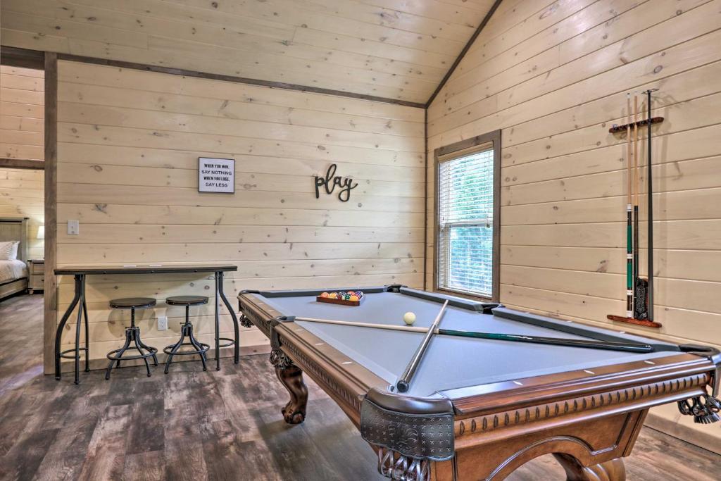 Smoky Cove Cabin with Private Hot Tub and Views! - main image