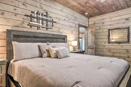 Smoky Cove Cabin with Private Hot Tub and Views! - image 17