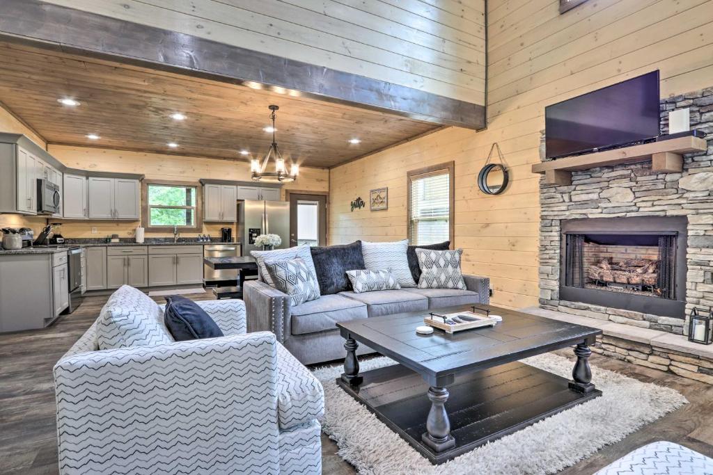 Smoky Cove Cabin with Private Hot Tub and Views! - image 2