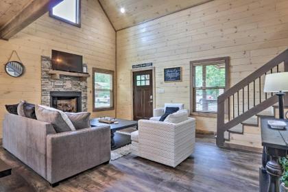 Smoky Cove Cabin with Private Hot Tub and Views! - image 4