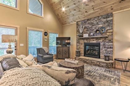 Sevierville Cabin with Private Deck and Hot Tub! - image 1