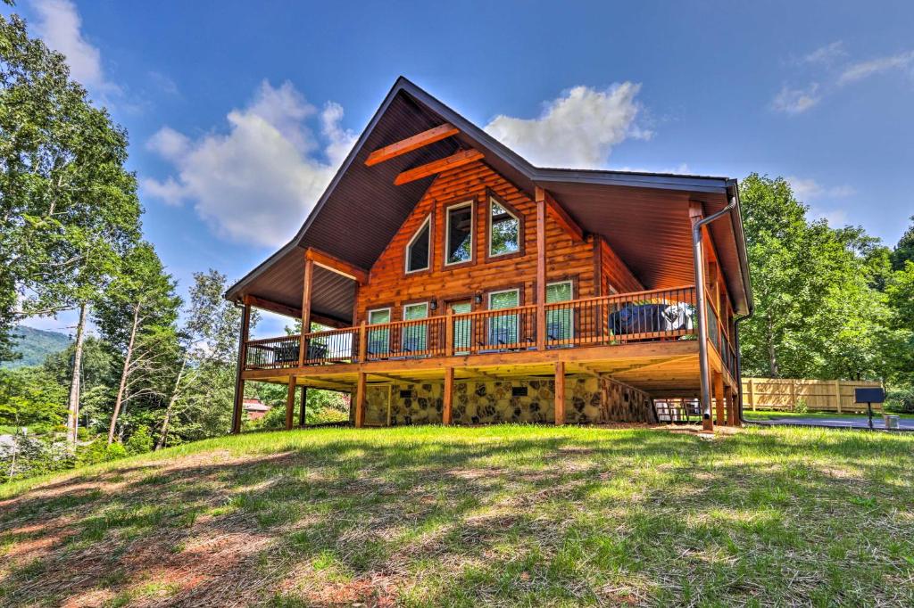 Sevierville Cabin with Private Deck and Hot Tub! - image 3