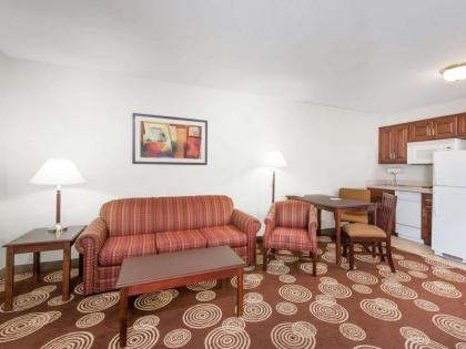 Hawthorn Suites By Wyndham Akron/Seville - image 7