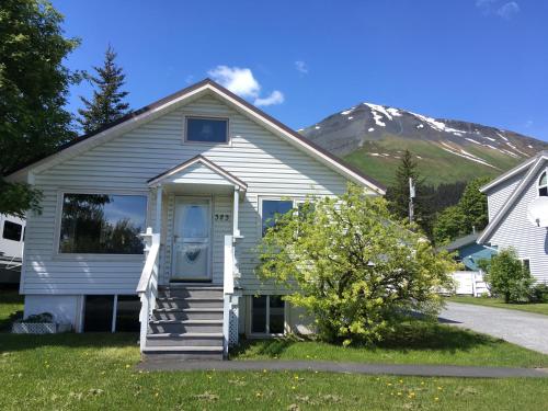 Seward Bayfront Cottage - main image