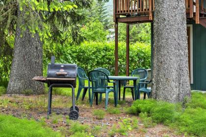 Seward Studio with Deck Outdoor Dining and Mtn Views! - image 7