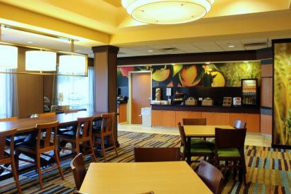 Fairfield Inn and Suites by Marriott Seymour - image 2