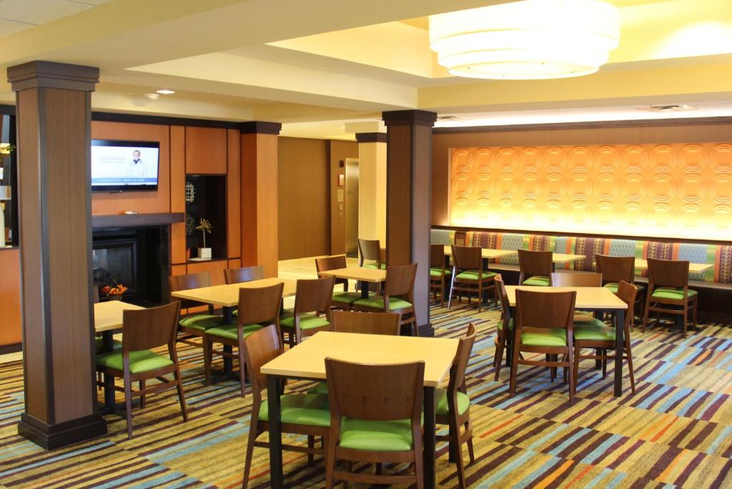 Fairfield Inn and Suites by Marriott Seymour - image 4