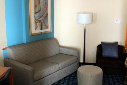 Fairfield Inn and Suites by Marriott Seymour - image 8