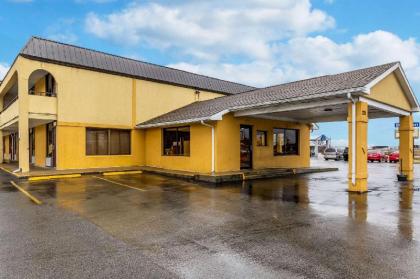 Econo Lodge Seymour - image 8