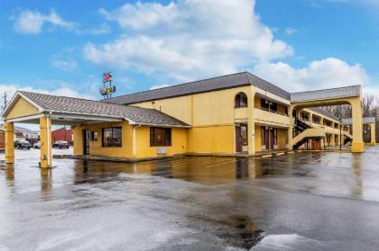 Econo Lodge Seymour - image 9