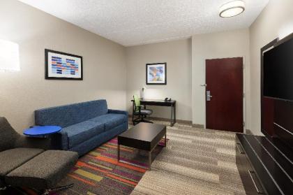 Holiday Inn Express Hotel & Suites Seymour - image 13