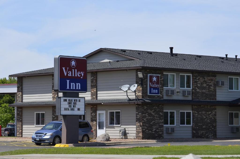 Valley Inn Shakopee - image 2