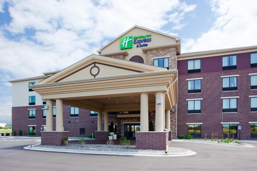 Holiday Inn Express Hotel & Suites Shakopee an IHG Hotel - main image