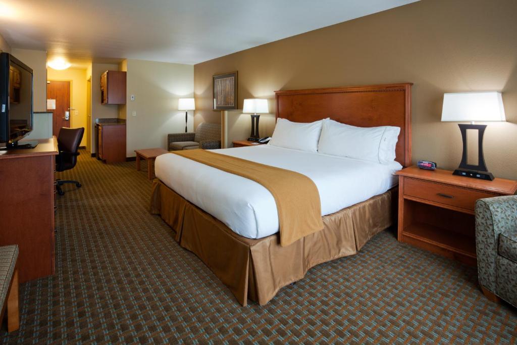 Holiday Inn Express Hotel & Suites Shakopee an IHG Hotel - image 7