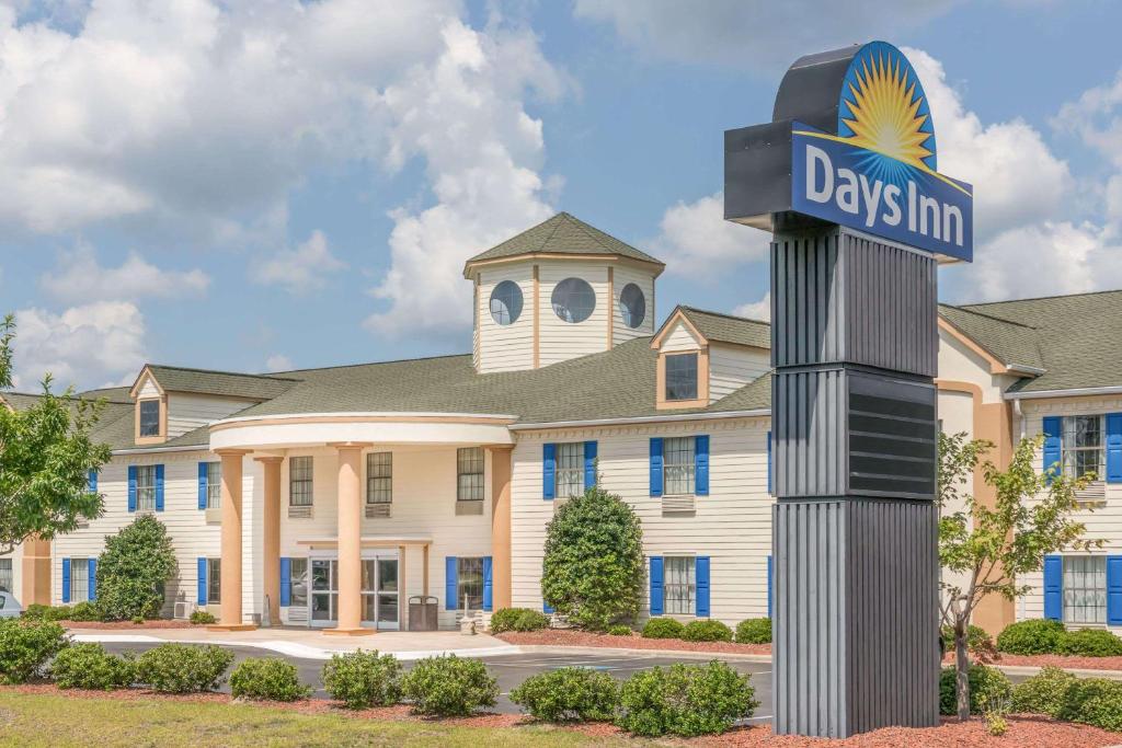 Days Inn by Wyndham Shallotte - main image